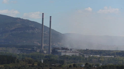 Derribo de las torres de la central de Compostilla II (2)