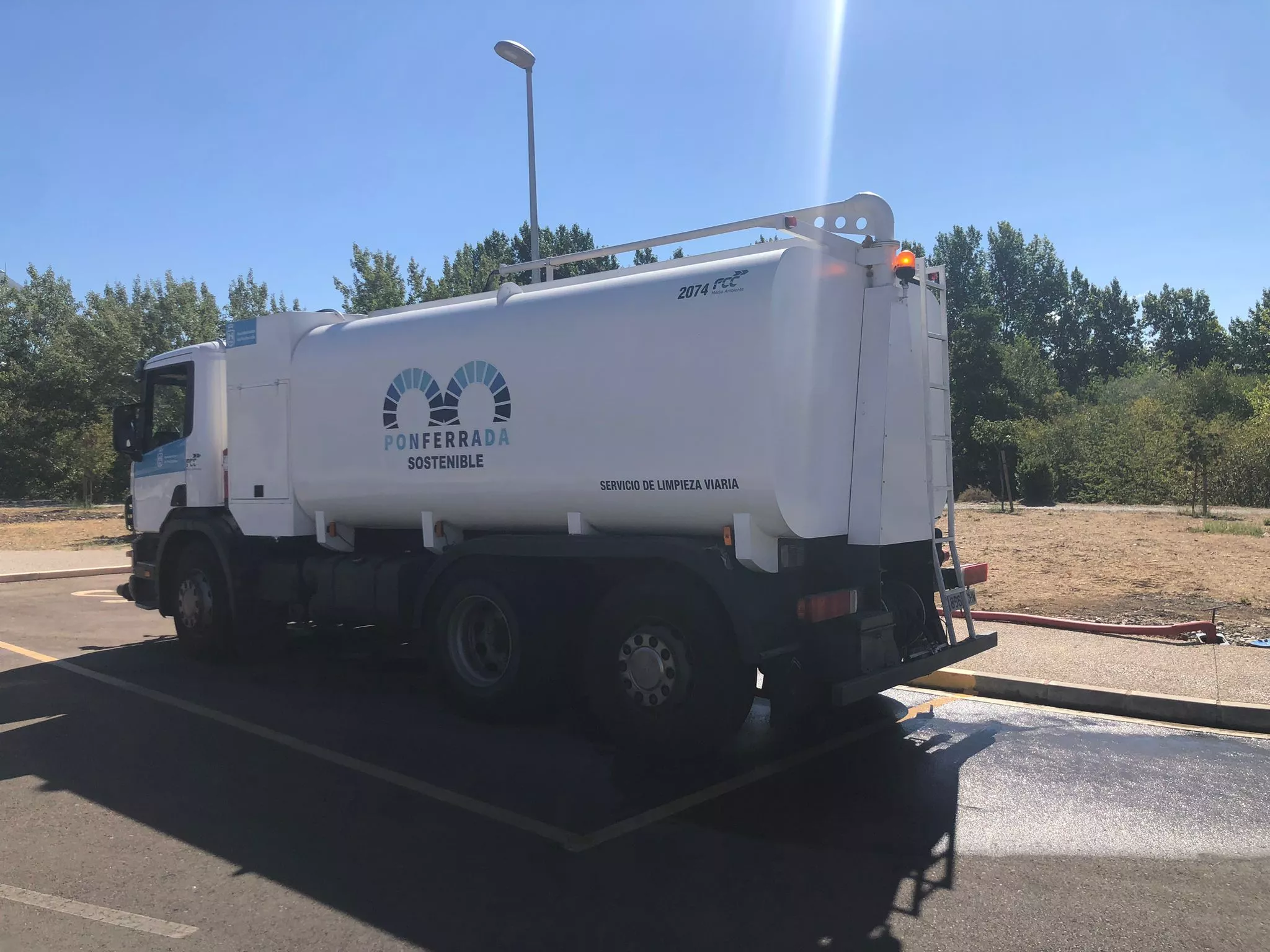 Camiones cuba para la limpieza de calles en Ponferrada