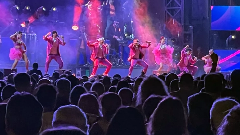 Imagen de una de sus actuaciones ( InfoBierzo ) . Ahora actuará en Flores del Sil