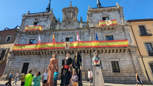 El desfile de gigantes y cabezudos de este 2023 El desfile de gigantes y cabezudos de este 2023