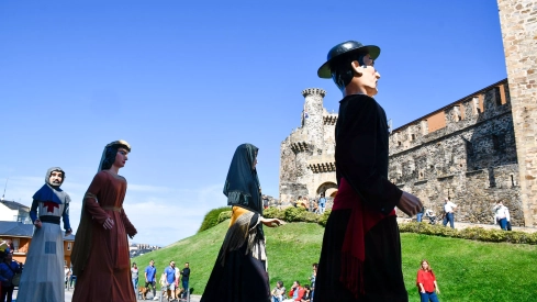 El desfile de gigantes y cabezudos de este 2023 El desfile de gigantes y cabezudos de este 2023