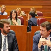 Alfonso Fernández Mañueco y Juan García-Gallardo en el pleno de las Cortes de CyL 