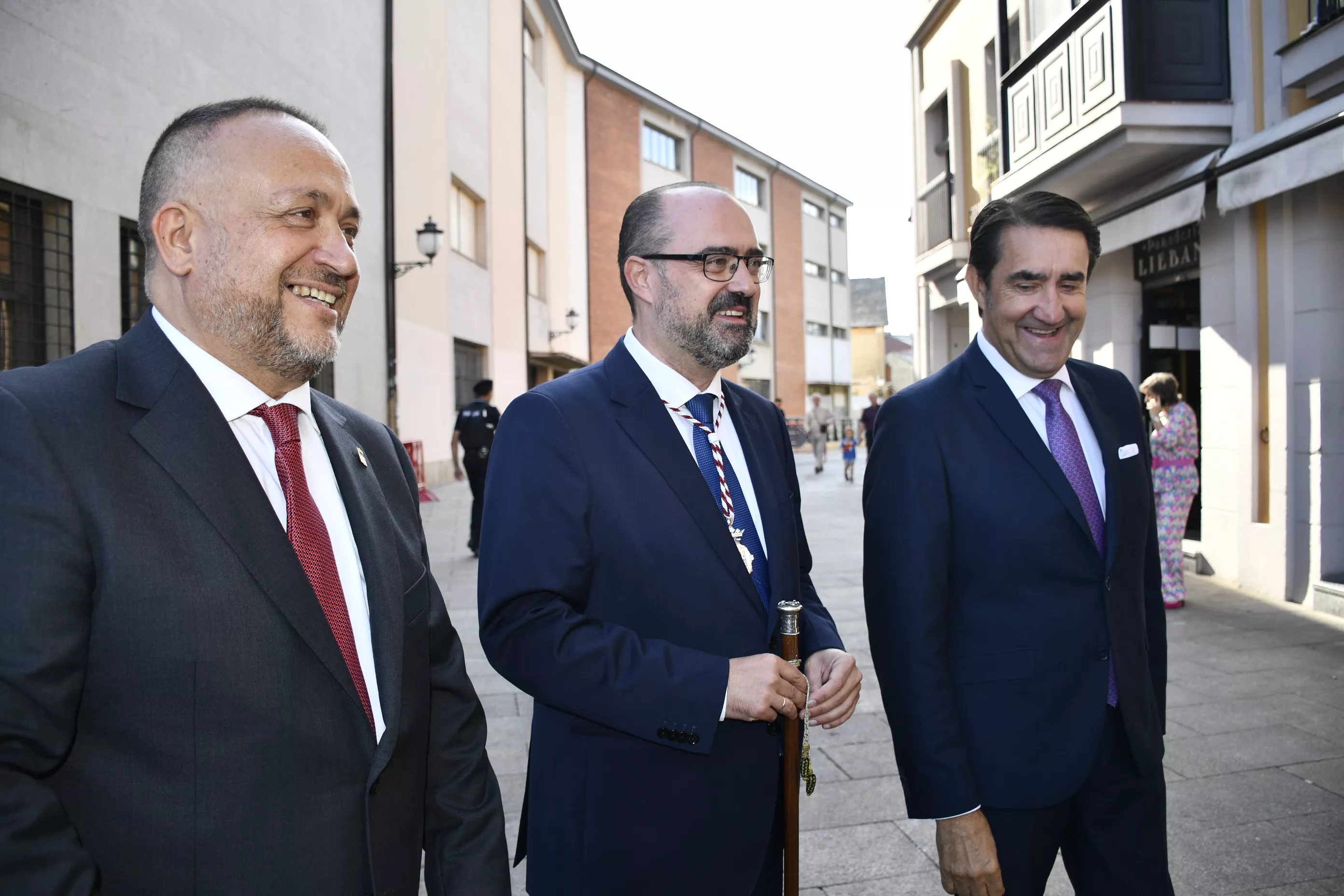 Acto institucional  y desfile tradicional en el Día del Bierzo y de La Encina