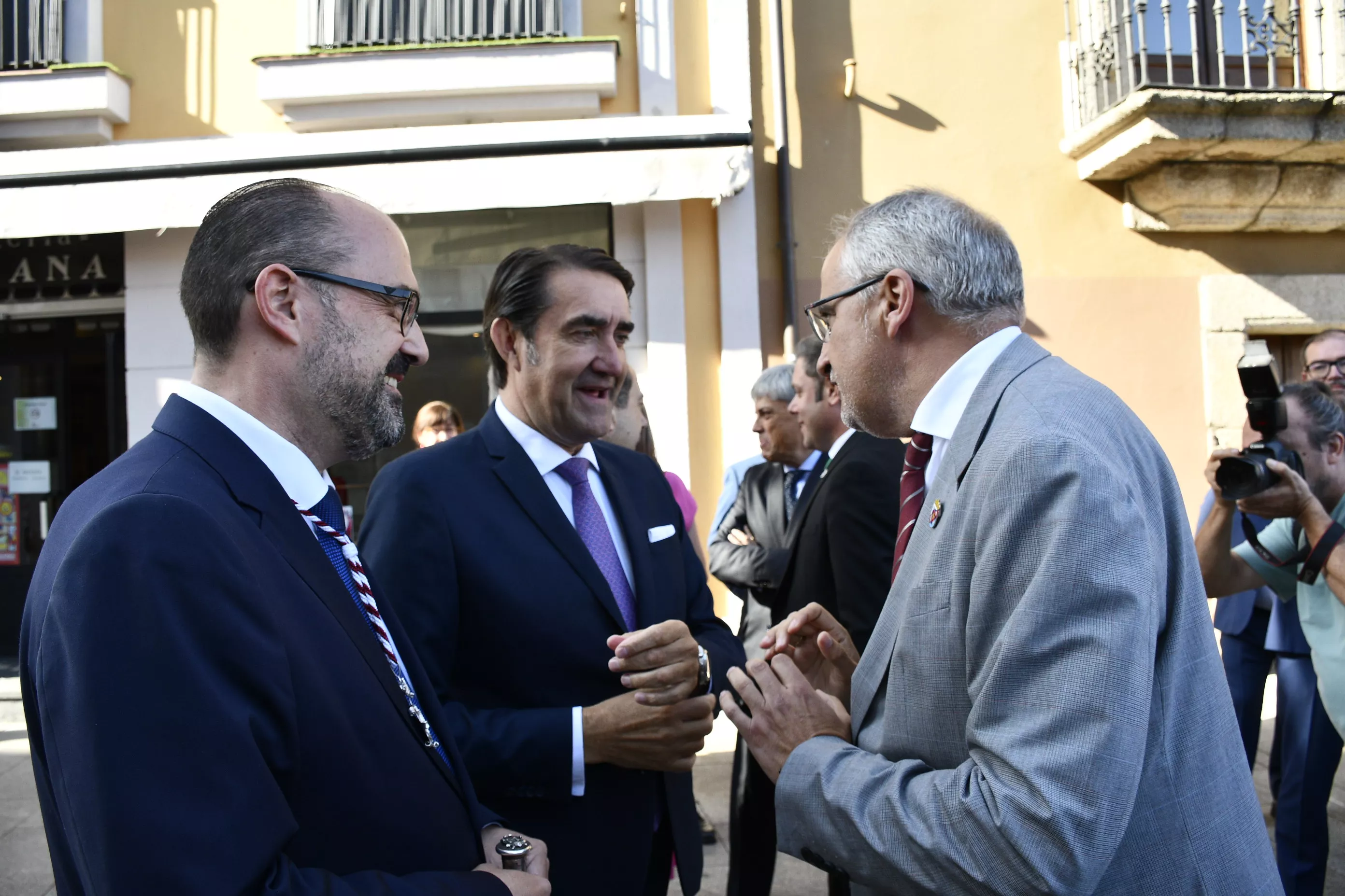 Acto institucional  y desfile tradicional en el Día del Bierzo y de La Encina