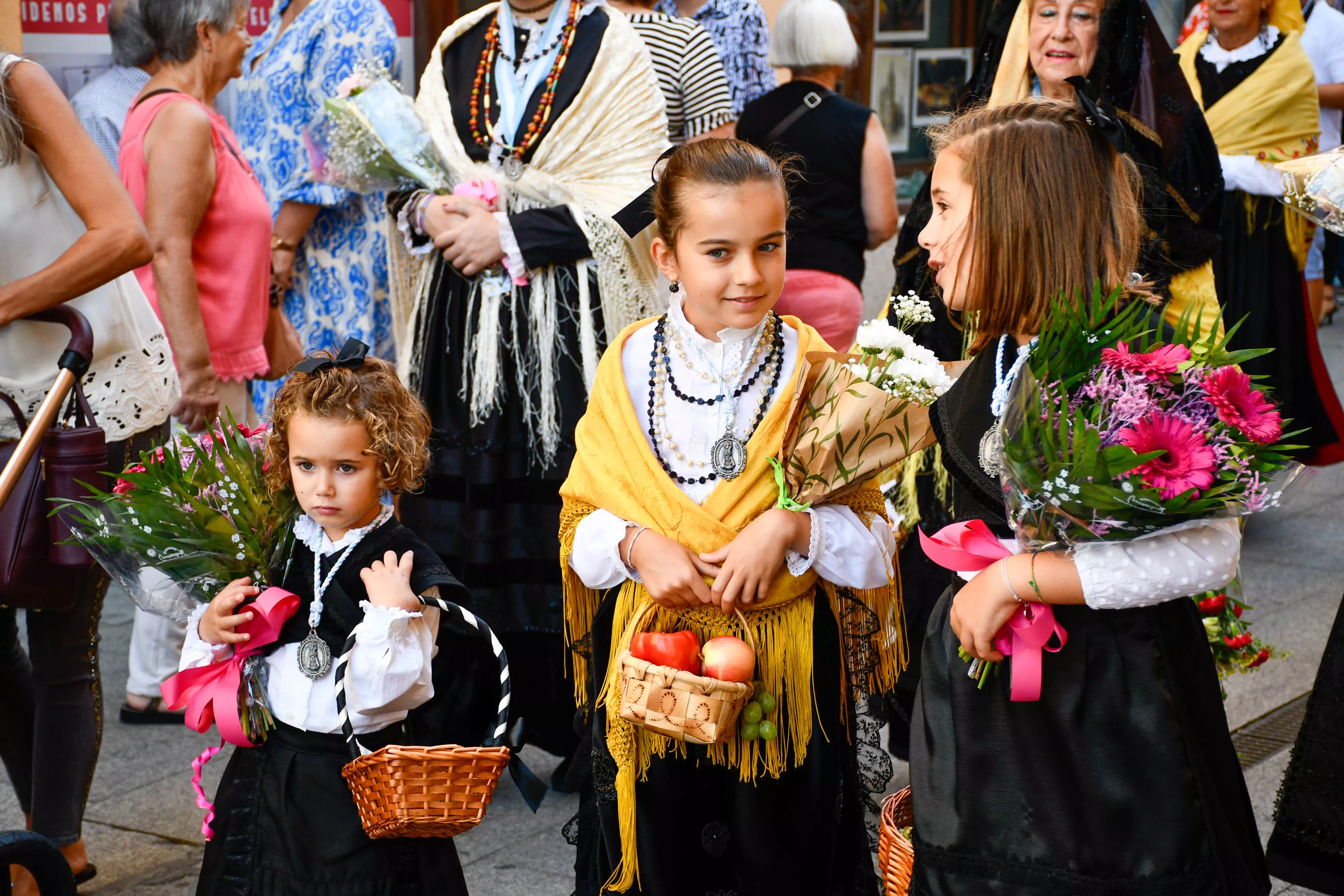 Acto institucional  y desfile tradicional en el Día del Bierzo y de La Encina