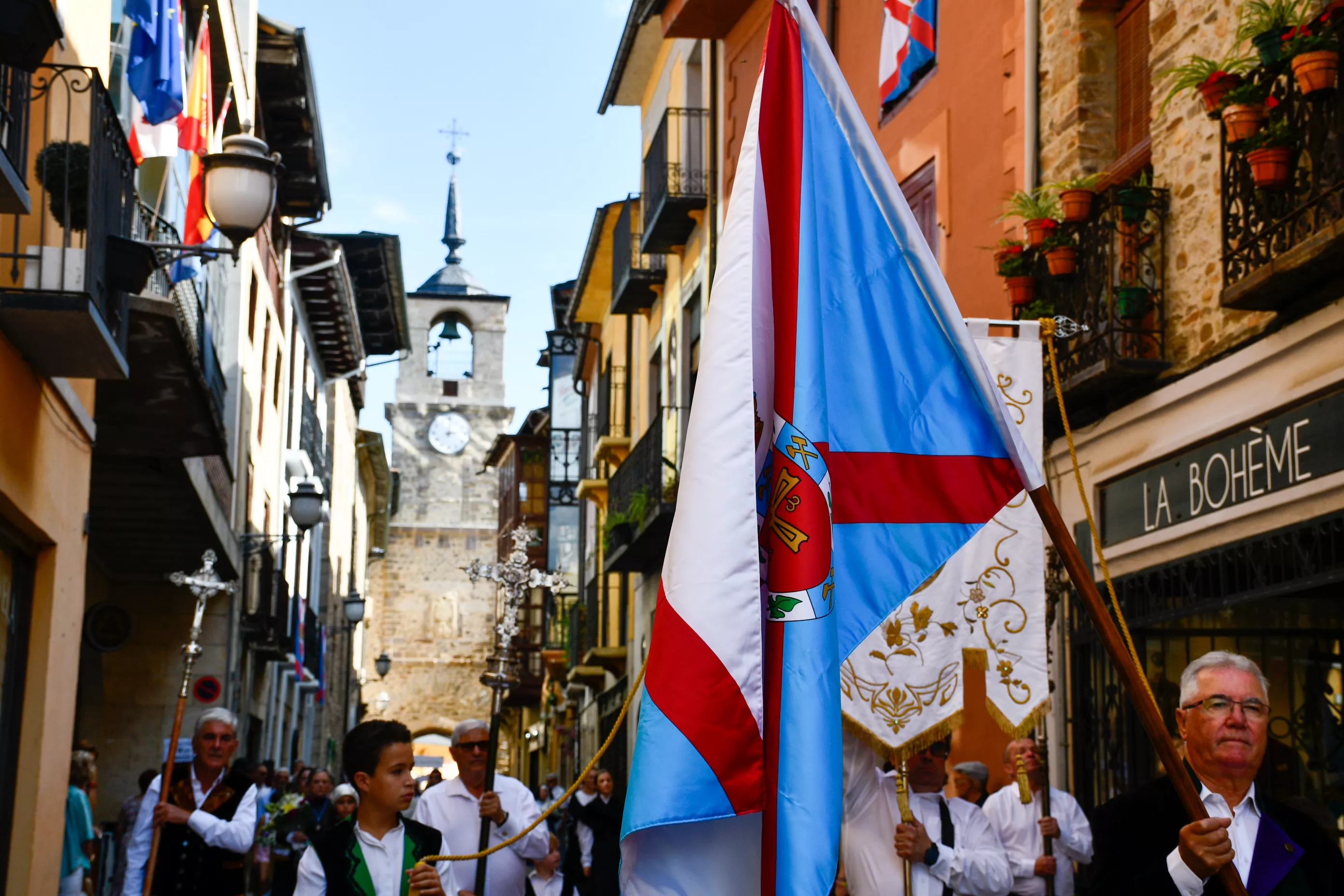 Acto institucional  y desfile tradicional en el Día del Bierzo y de La Encina