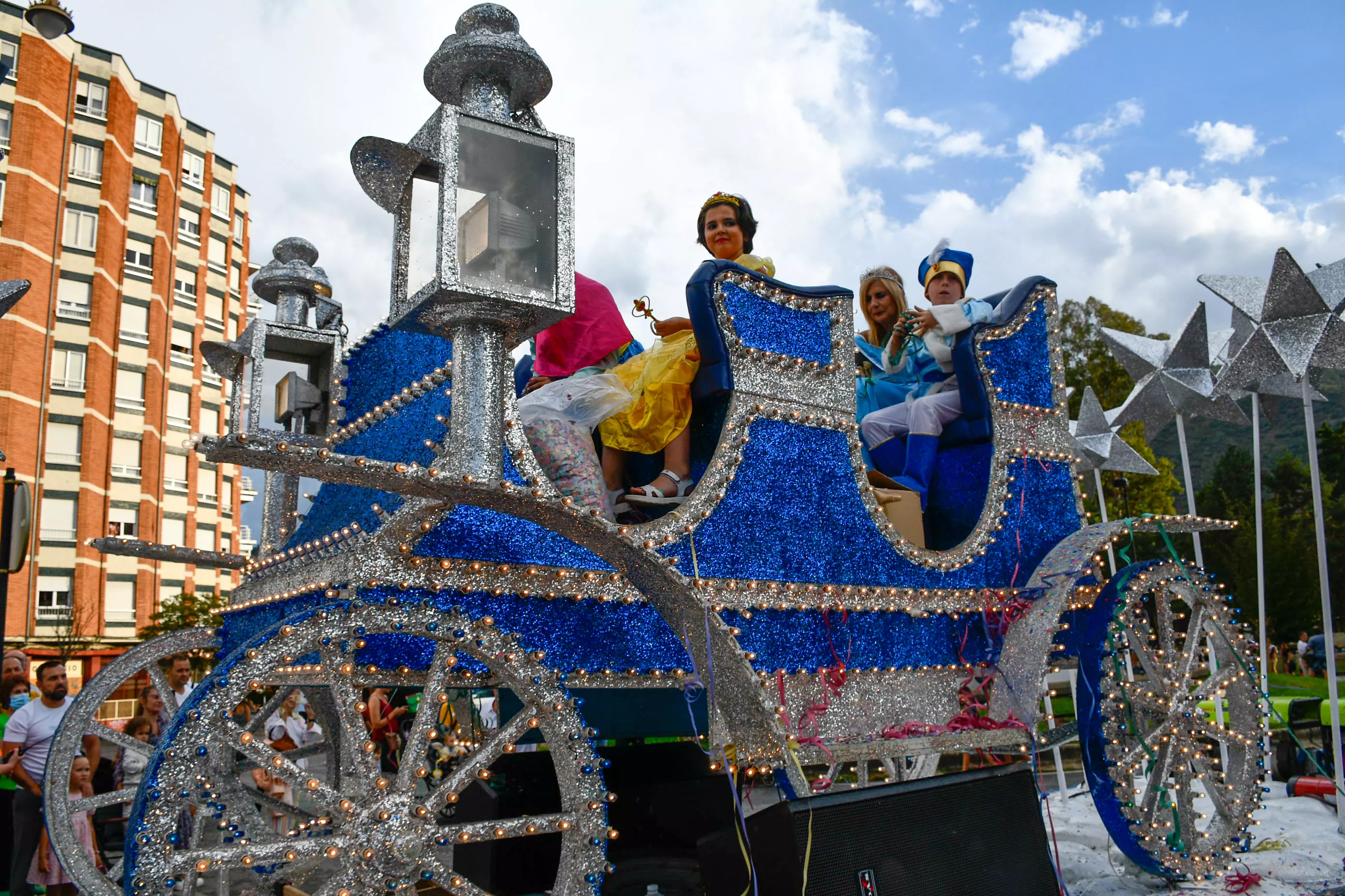 Desfile de las carrozas de La Encina en Ponferrada
