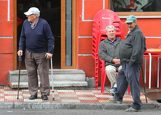 Vecinos de la localidad minera de Torre del Bierzo (César Sánchez)