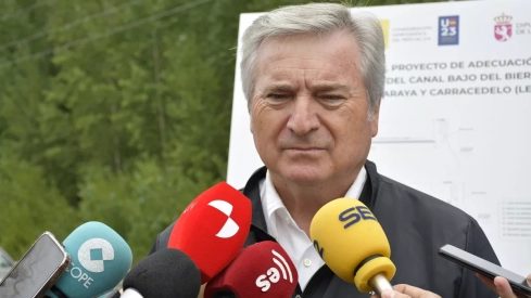 Raúl Valcarce durante el anuncio de las obras de adecuación del canal bajo