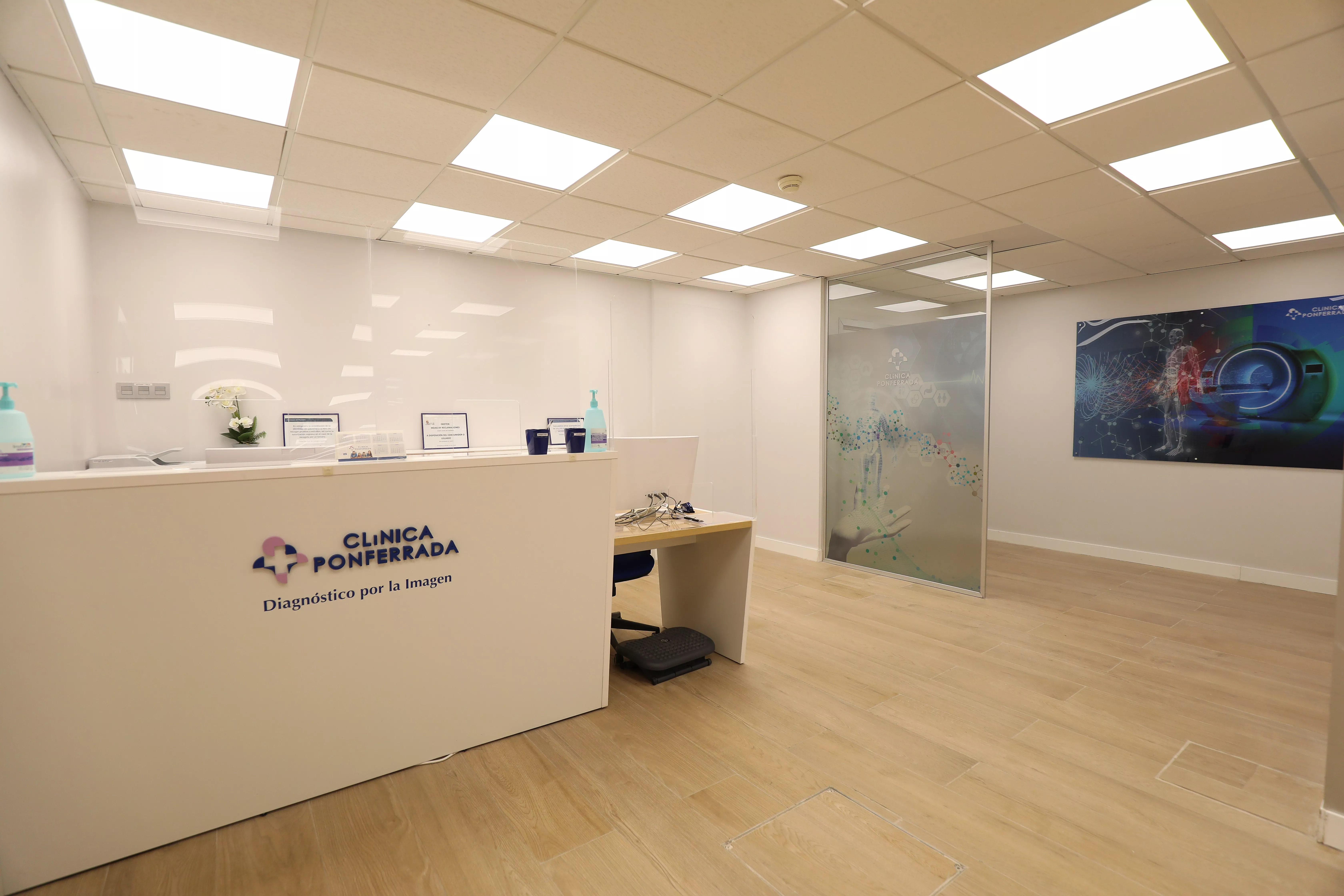 Clínica Ponferrada adquiere la resonancia magnética más moderna del mercado (2) Clínica Ponferrada adquiere la resonancia magnética más moderna del mercado (2)