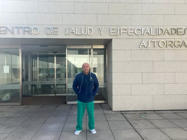 Víctor Pérez, el celador en huelga de hambre y encierro en el Centro de Salud de Astorga (3)