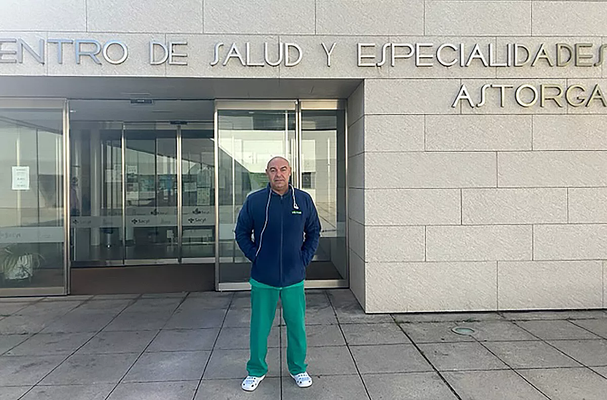 Víctor Pérez, el celador en huelga de hambre y encierro en el Centro de Salud de Astorga.