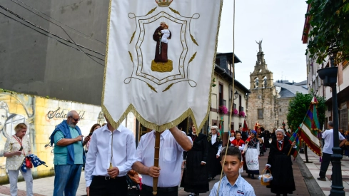  Tradicional procesión y comitiva de autoridades en el día del Cristín de Bembibre  (8)