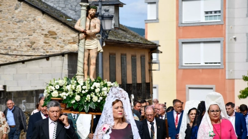  Tradicional procesión y comitiva de autoridades en el día del Cristín de Bembibre  (15)