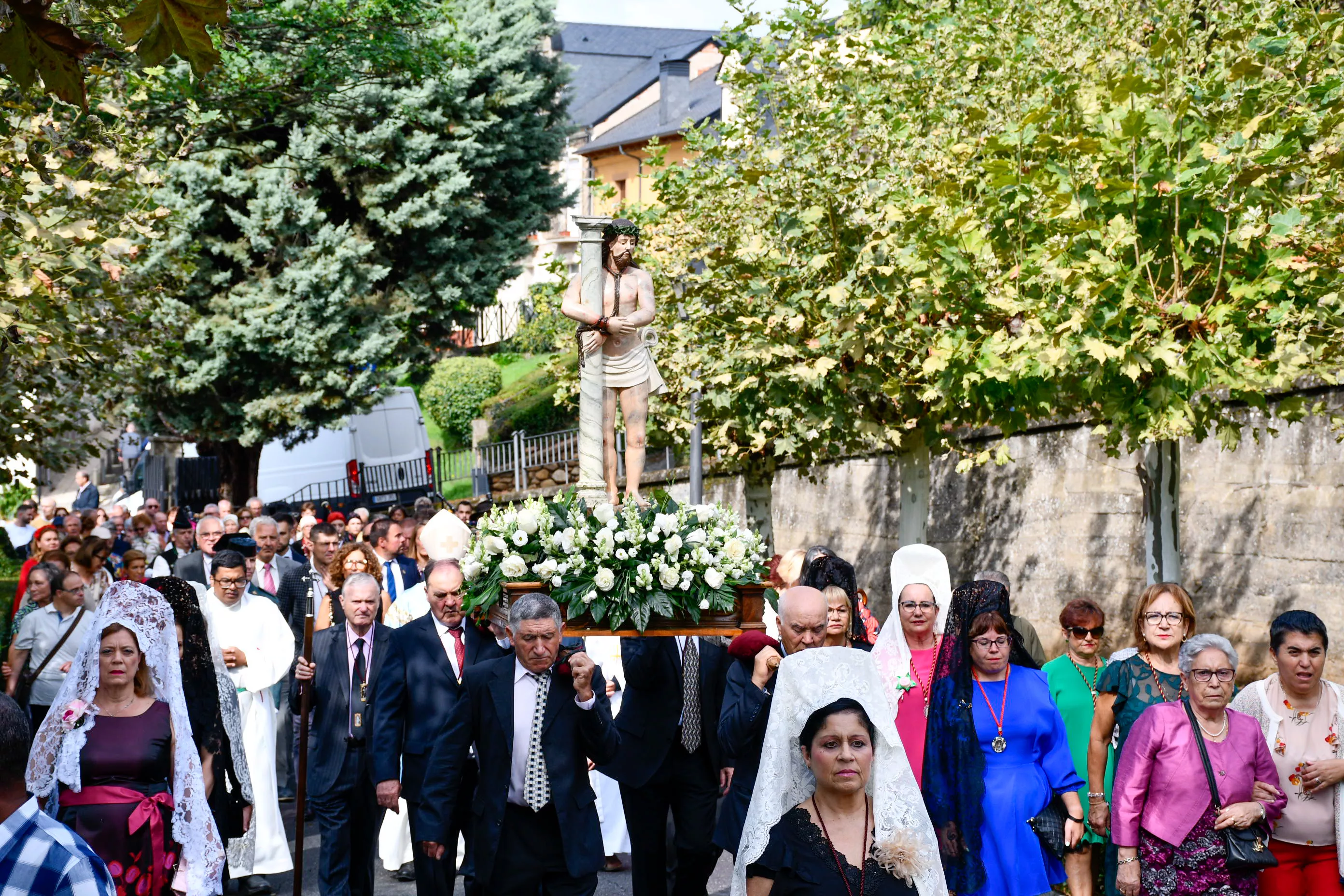  Tradicional procesión y comitiva de autoridades en el día del Cristín de Bembibre  (26)