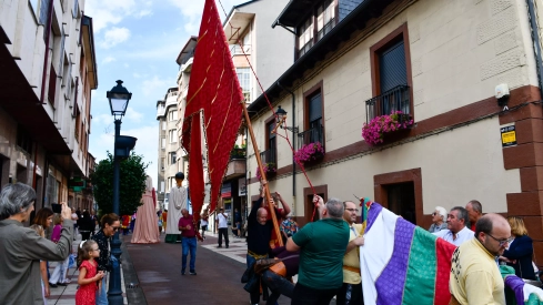  Tradicional procesión y comitiva de autoridades en el día del Cristín de Bembibre  (31)
