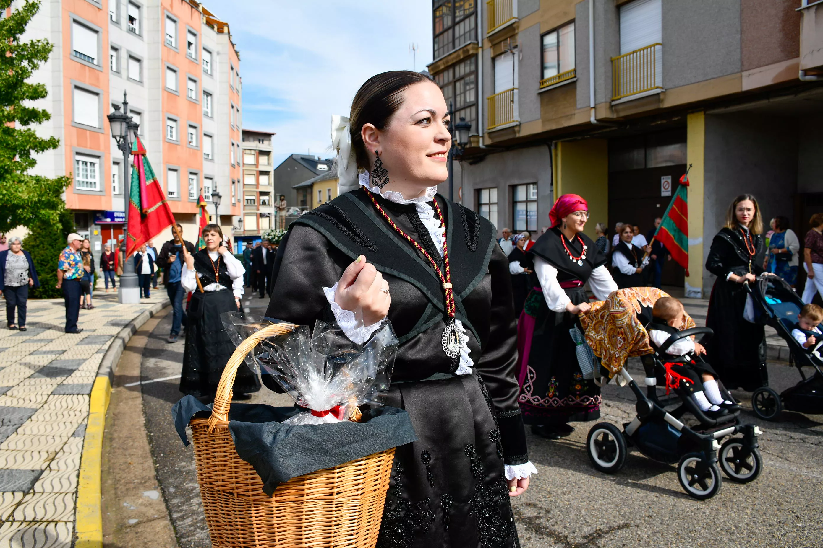  Tradicional procesión y comitiva de autoridades en el día del Cristín de Bembibre  (48)