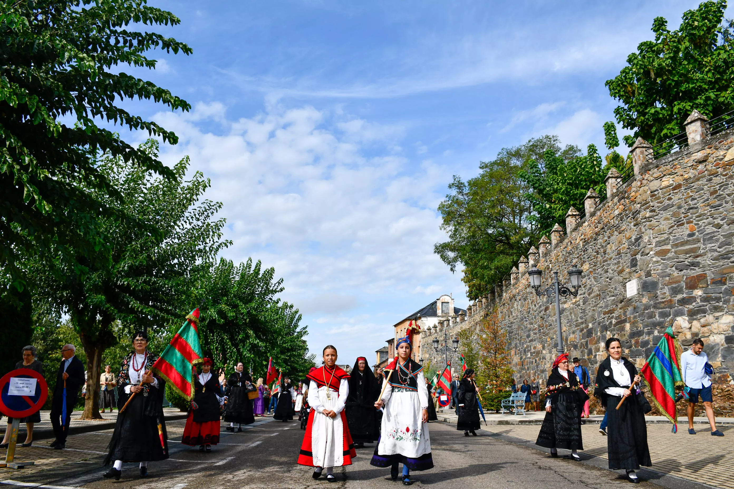  Tradicional procesión y comitiva de autoridades en el día del Cristín de Bembibre  (54)