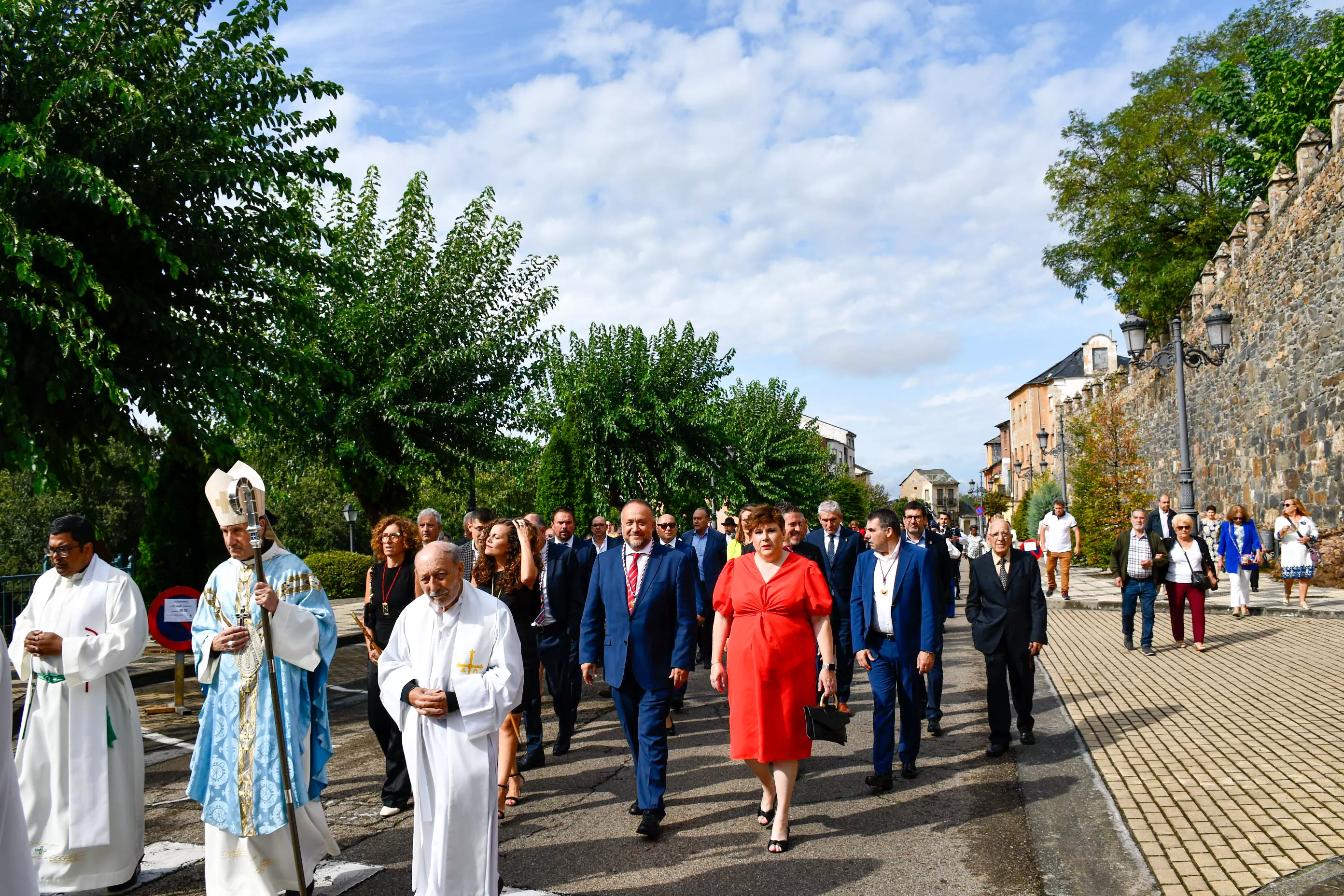  Tradicional procesión y comitiva de autoridades en el día del Cristín de Bembibre  (56)