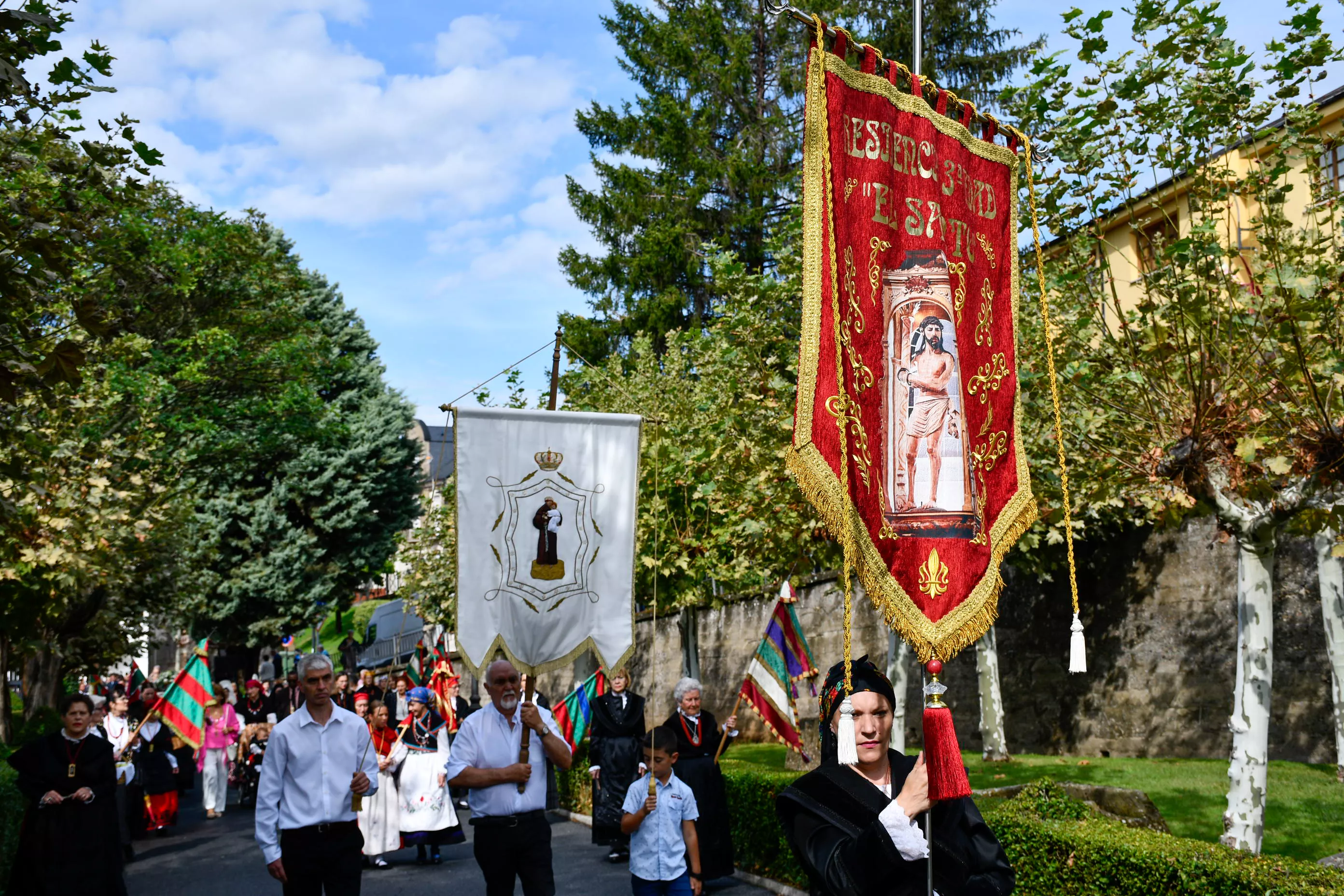  Tradicional procesión y comitiva de autoridades en el día del Cristín de Bembibre  (61)