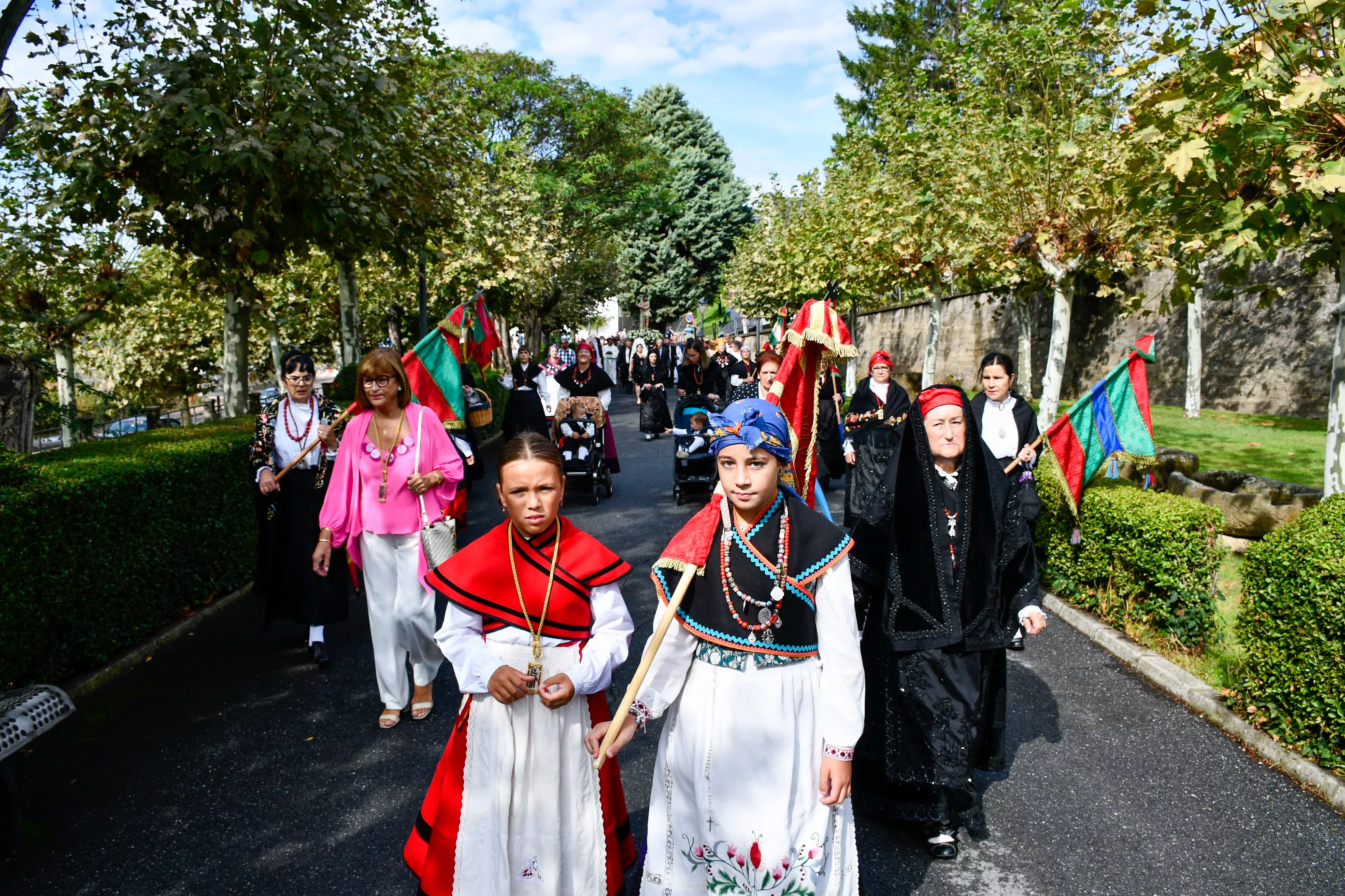  Tradicional procesión y comitiva de autoridades en el día del Cristín de Bembibre  (63)