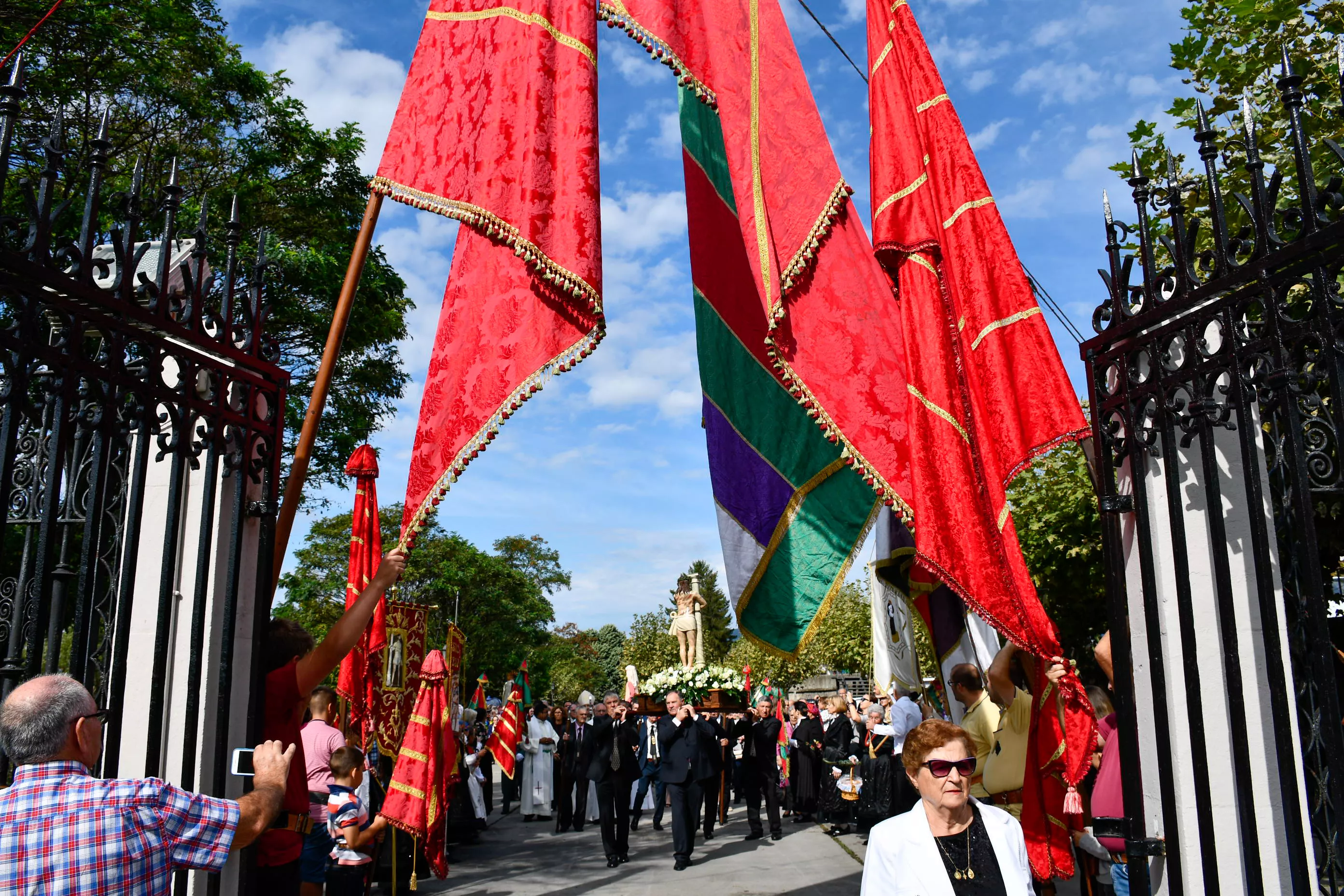 Tradicional procesión y comitiva de autoridades en el día del Cristín de Bembibre  (69)