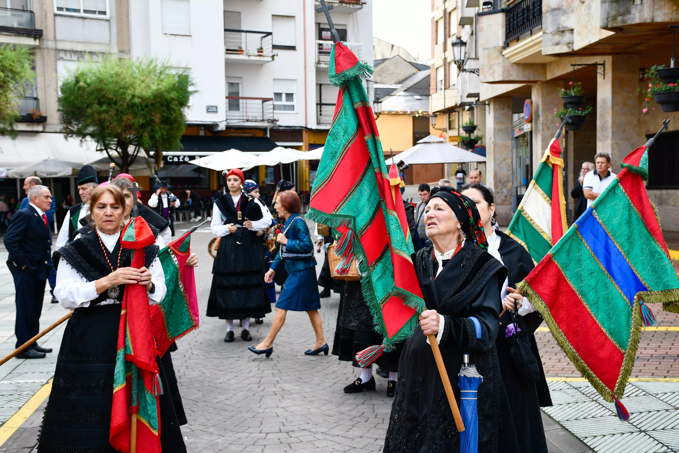  Tradicional procesión y comitiva de autoridades en el día del Cristín de Bembibre  (73)