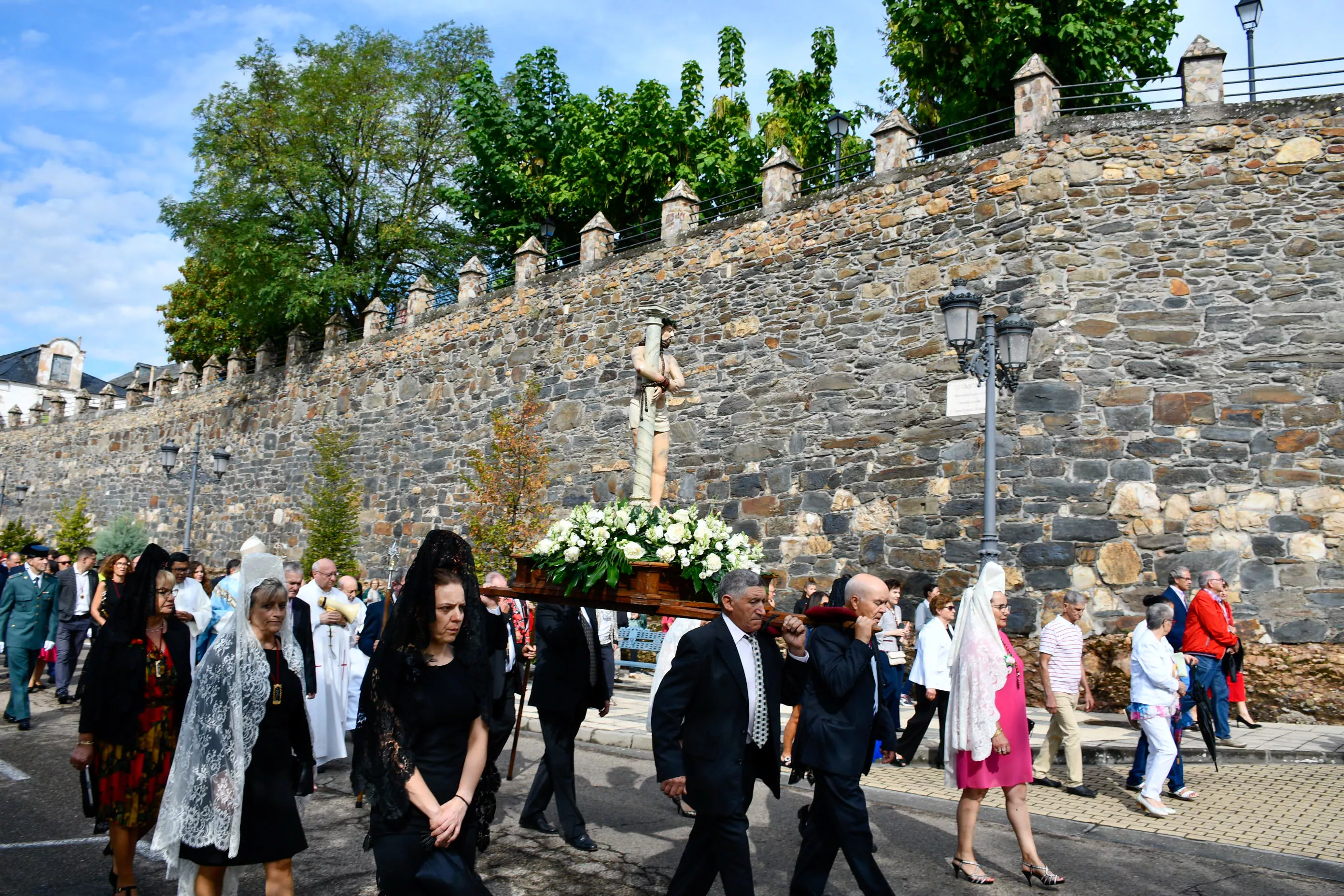  Tradicional procesión y comitiva de autoridades en el día del Cristín de Bembibre  (90)