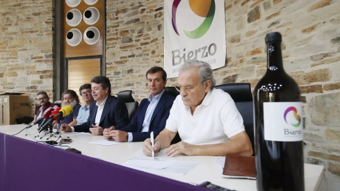 Comparecencia de los responsables del Consejo Regulador de la Denominación de Origen Bierzo, Marcas de Alimentos de Calidad del Bierzo y de la asociación Paisajes y Viñedos del Bierzo .