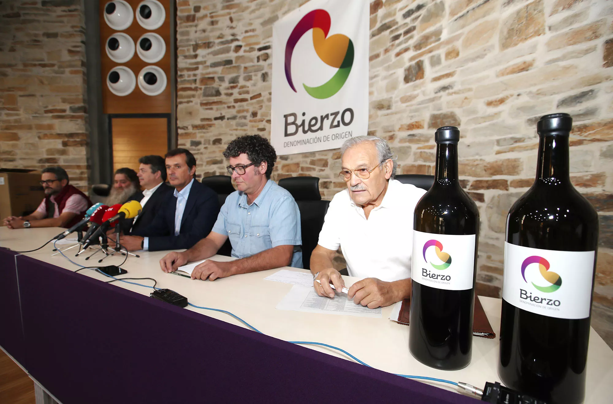 Comparecencia de los responsables del Consejo Regulador de la Denominación de Origen Bierzo, Marcas de Alimentos de Calidad del Bierzo y de la asociación Paisajes y Viñedos del Bierzo1
