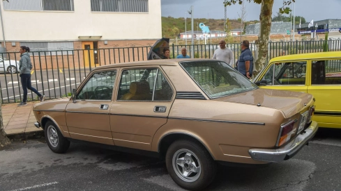 III Concentración de coches clásicos en Bembibre