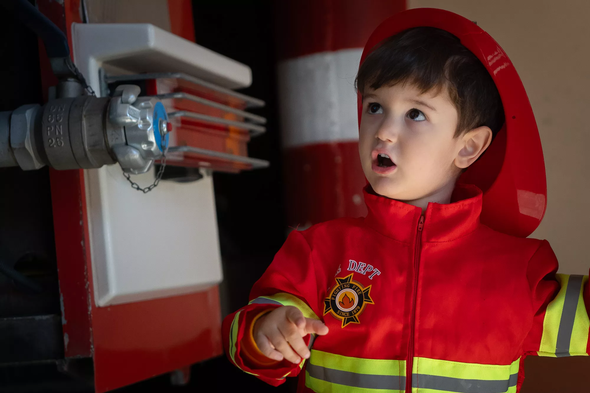Darío, mini bombero de La Pola (7)
