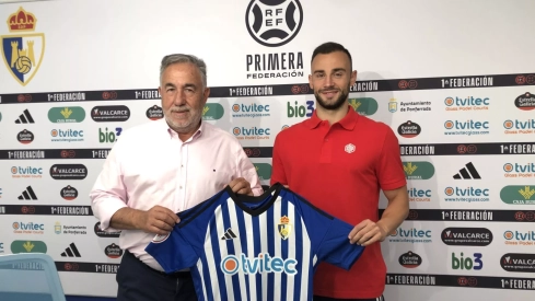 Presentación del fichaje de la Ponferradina Pablo Clavería | Foto @SDP_1922