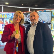 El alcalde de Camponaraya acompaña a Lydia Valentín en su despedida