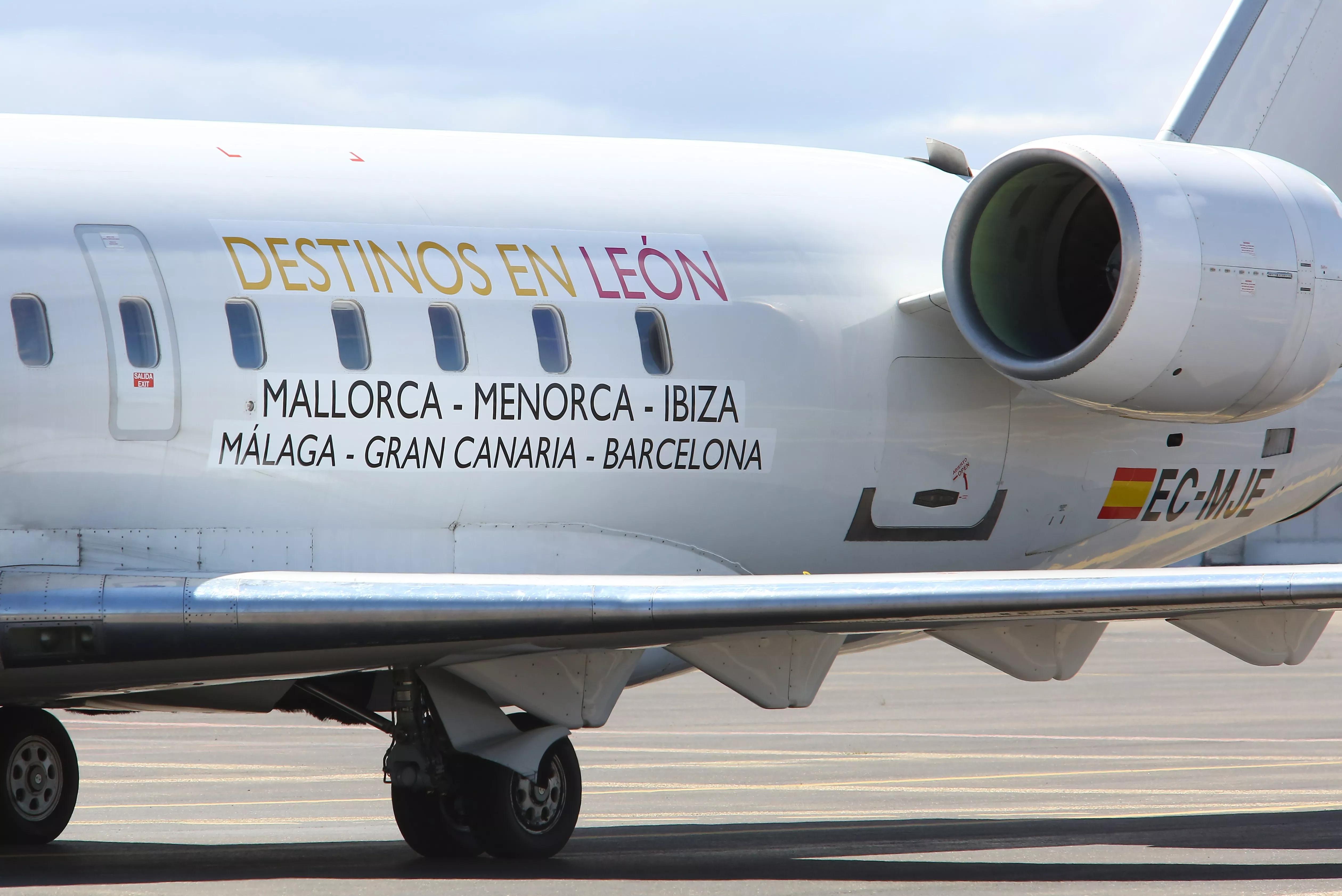 Avión en el aeropuerto de León 