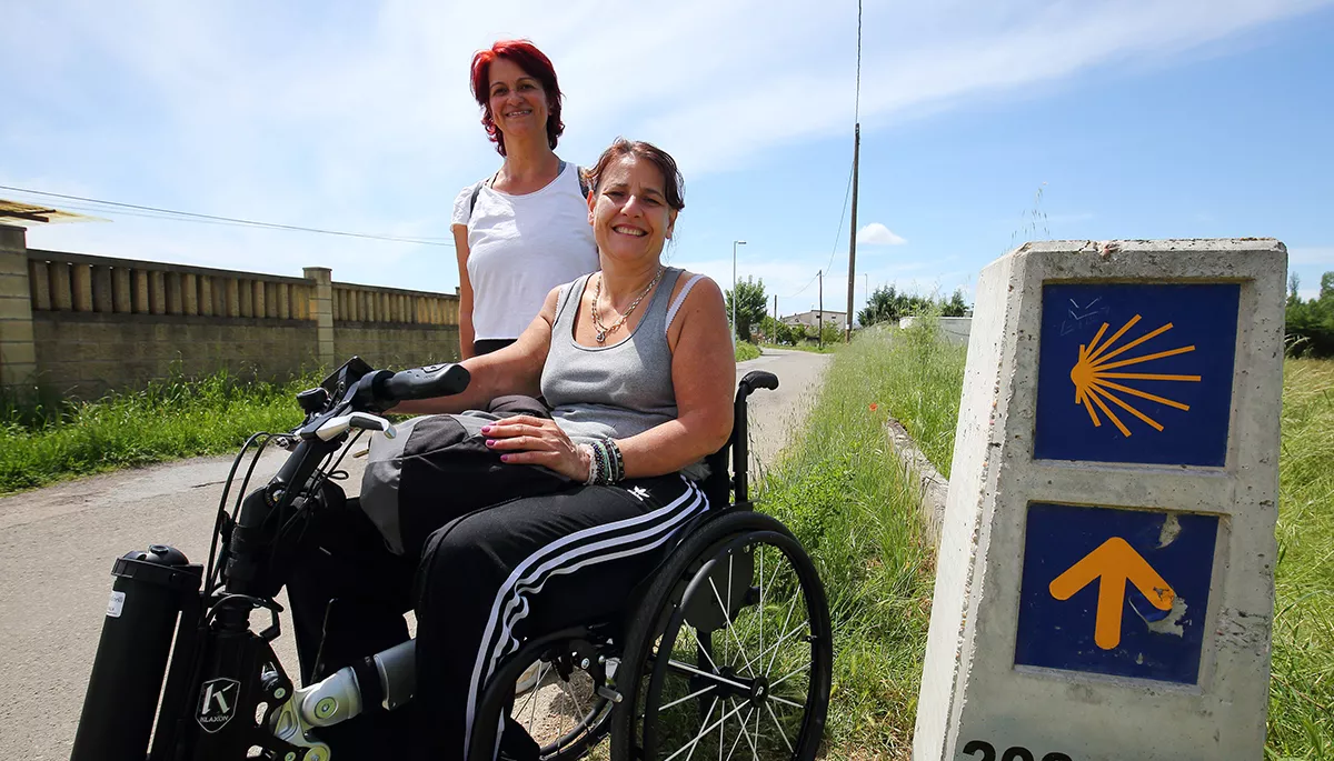 El desafío del Camino Santiago en silla de ruedas: la experiencia de Sabrina Tosolino a su paso por Ponferrada