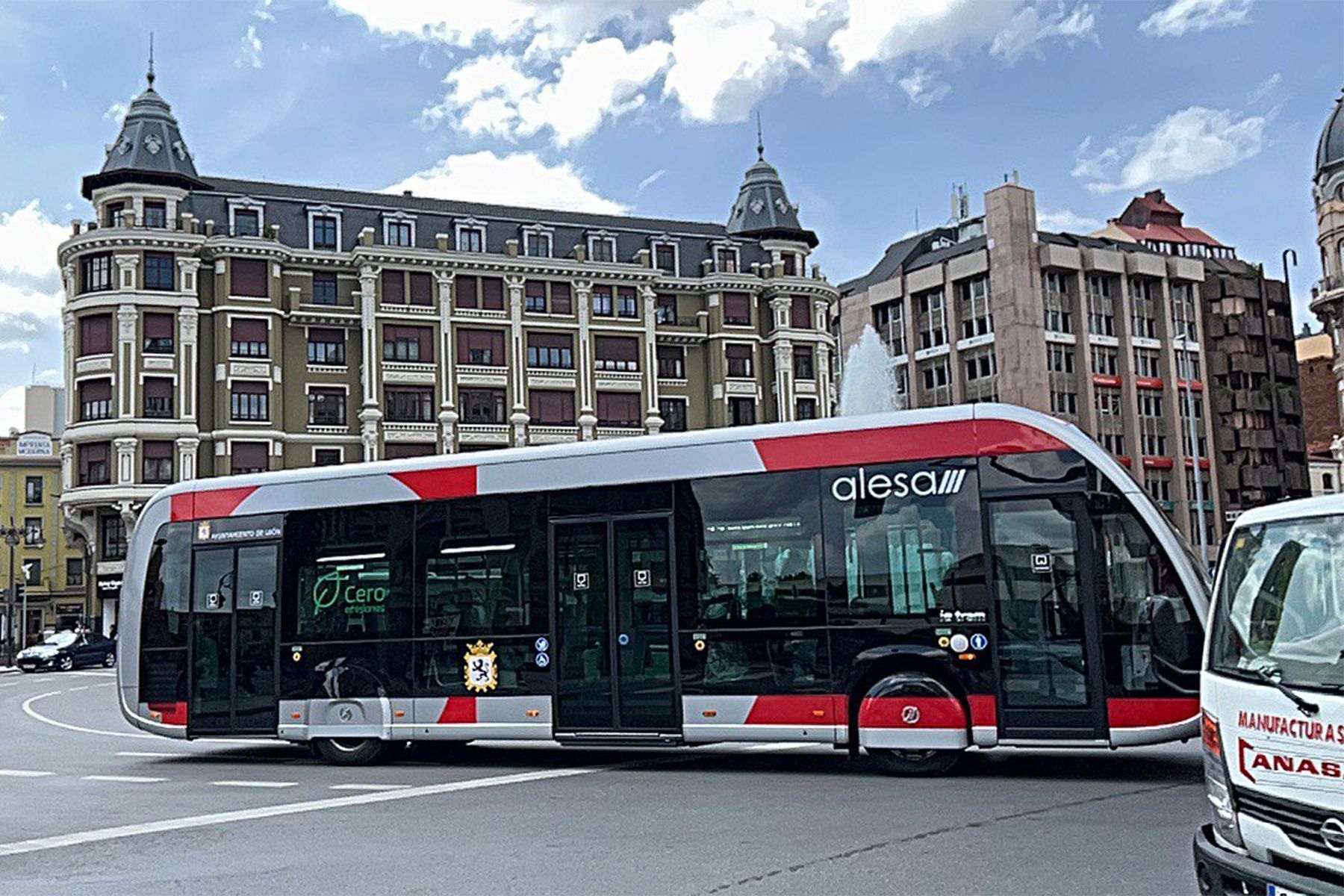 Autobús de la flota 'cero emisiones' del servicio de transporte público de León