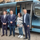 Una decena de municipios del Bierzo contarán con oficinas móviles de Caixabank para evitar la exclusión financiera