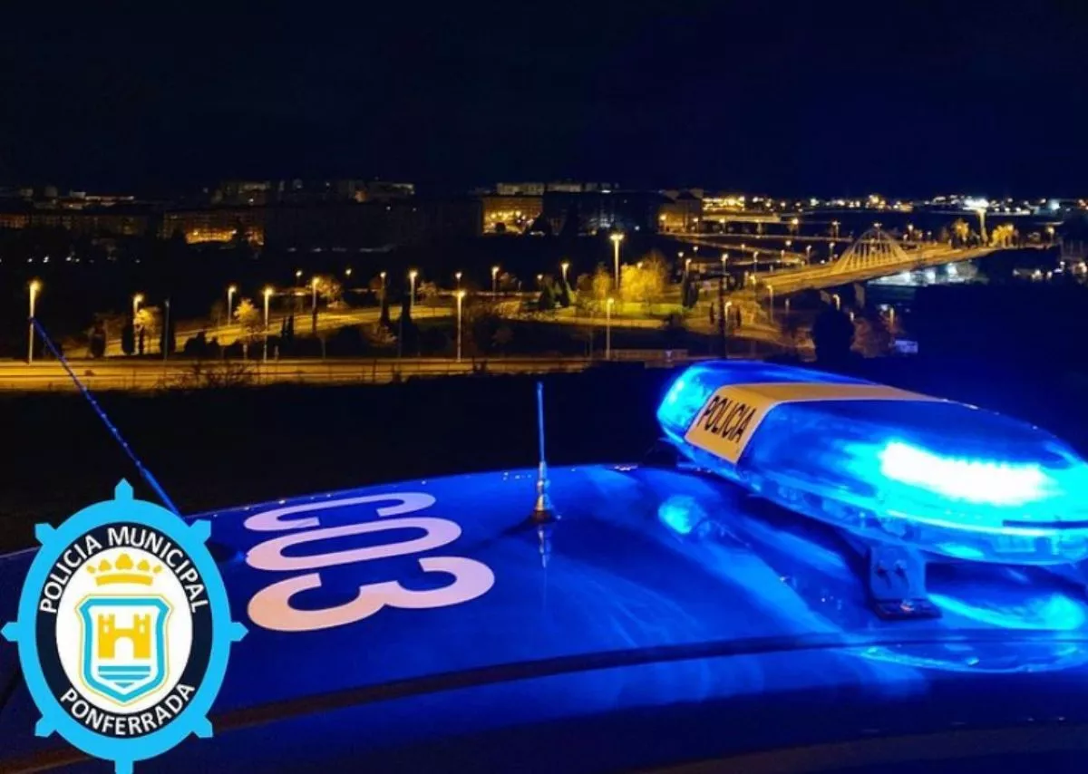 Policía de Ponferrada durante la madrugada Policía de Ponferrada durante la madrugada