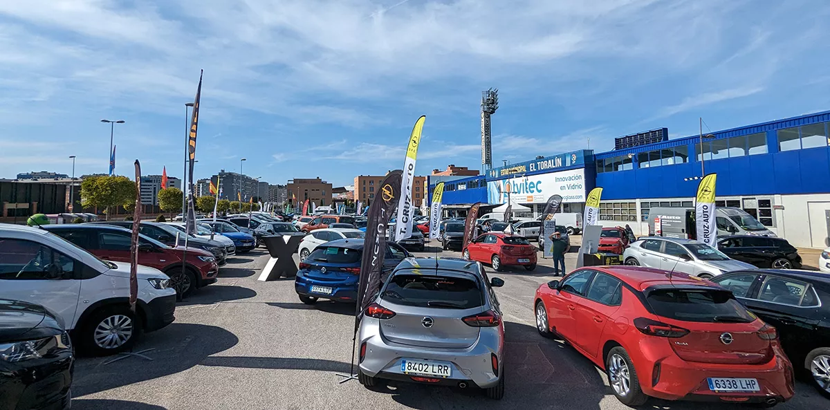Ponferrada acoge la feria del vehículo Expocasión con alrededor de 300 coches