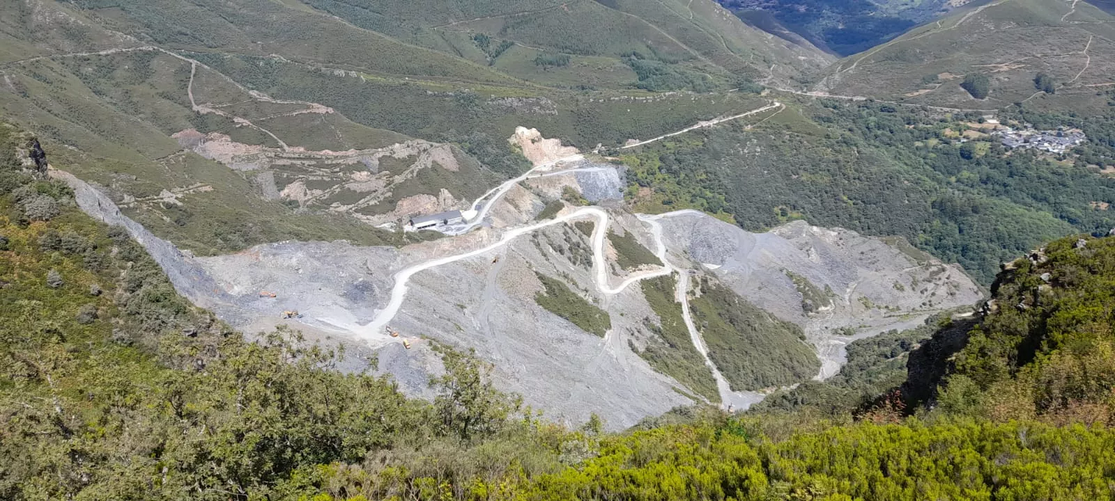 La explotación ocupa la cabecera del río Gestoso