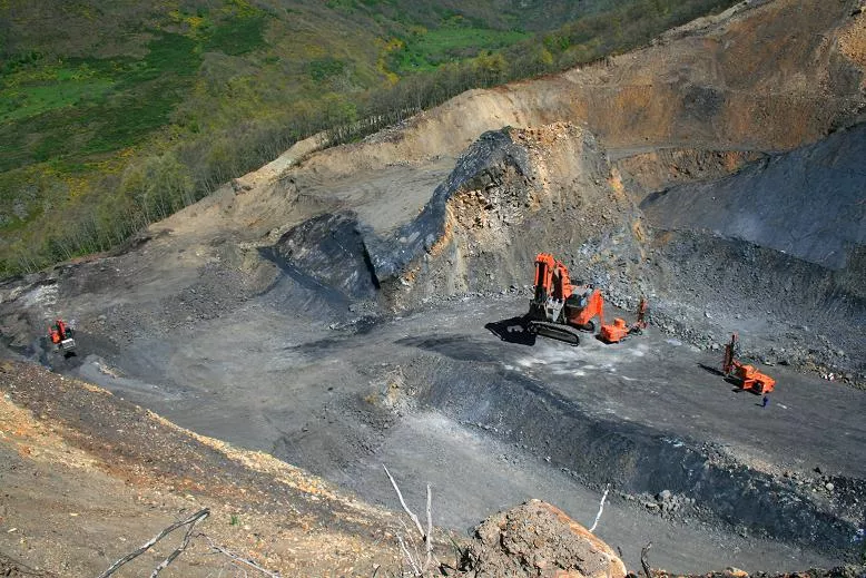 Minería de desmoche de montaña en robledales protegidos de El Feixolín