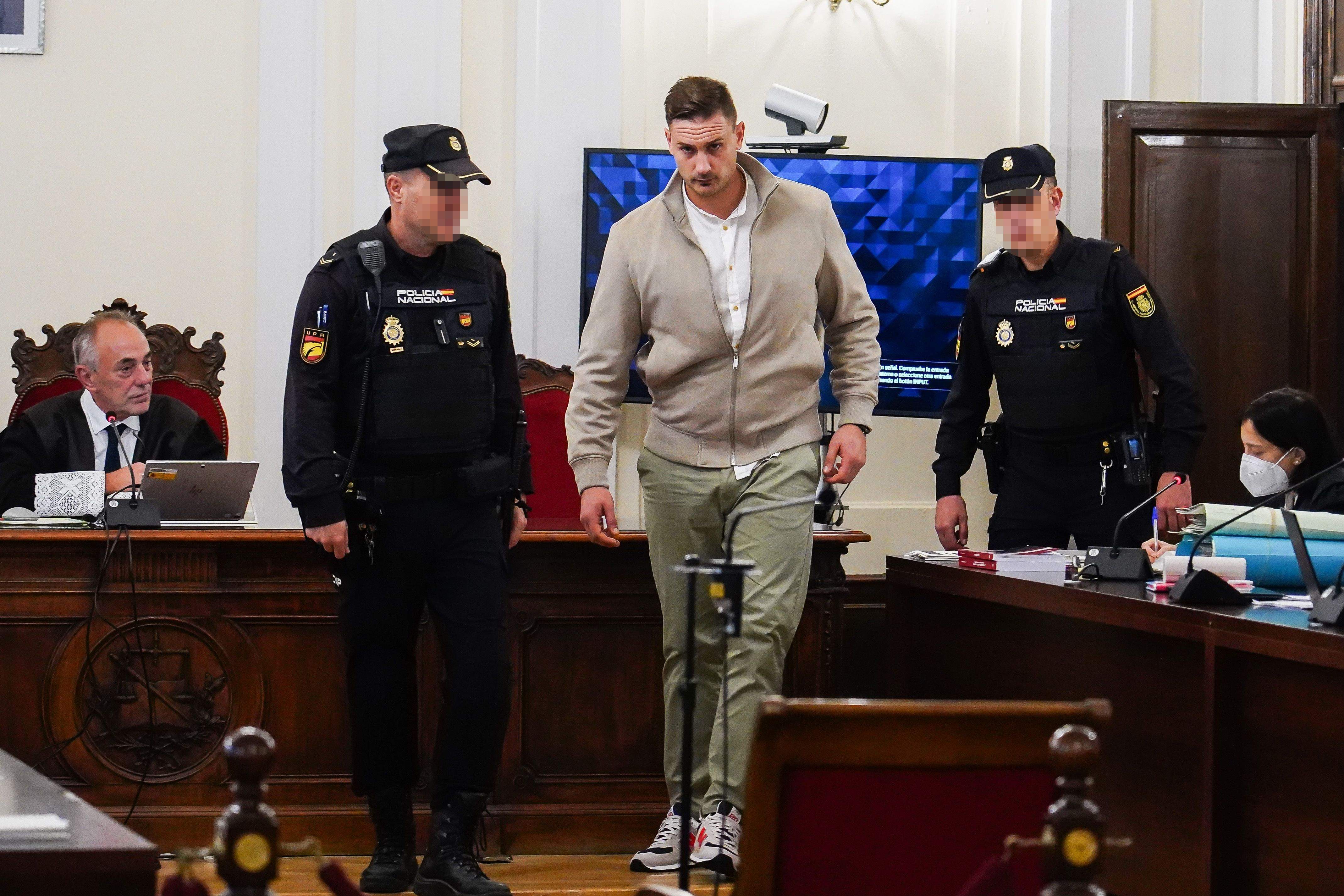 El juicio por el asesinato de su pareja en Mansilla de las Mulas en abril de 2021, en el que se encuentra acusado un joven de 30 años, ha celebrado su primera sesión. El juicio por el asesinato de su pareja en Mansilla de las Mulas en abril de 2021, en el que se encuentra acusado un joven de 30 años, ha celebrado su primera sesión.