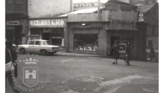Plaza del Cristo | El Archivo de Ponferrada desempolva los antiguos negocios del centro en fotografías inéditas que los devuelven a la vida Plaza del Cristo | El Archivo de Ponferrada desempolva los antiguos negocios del centro en fotografías inéditas que los devuelven a la vida
