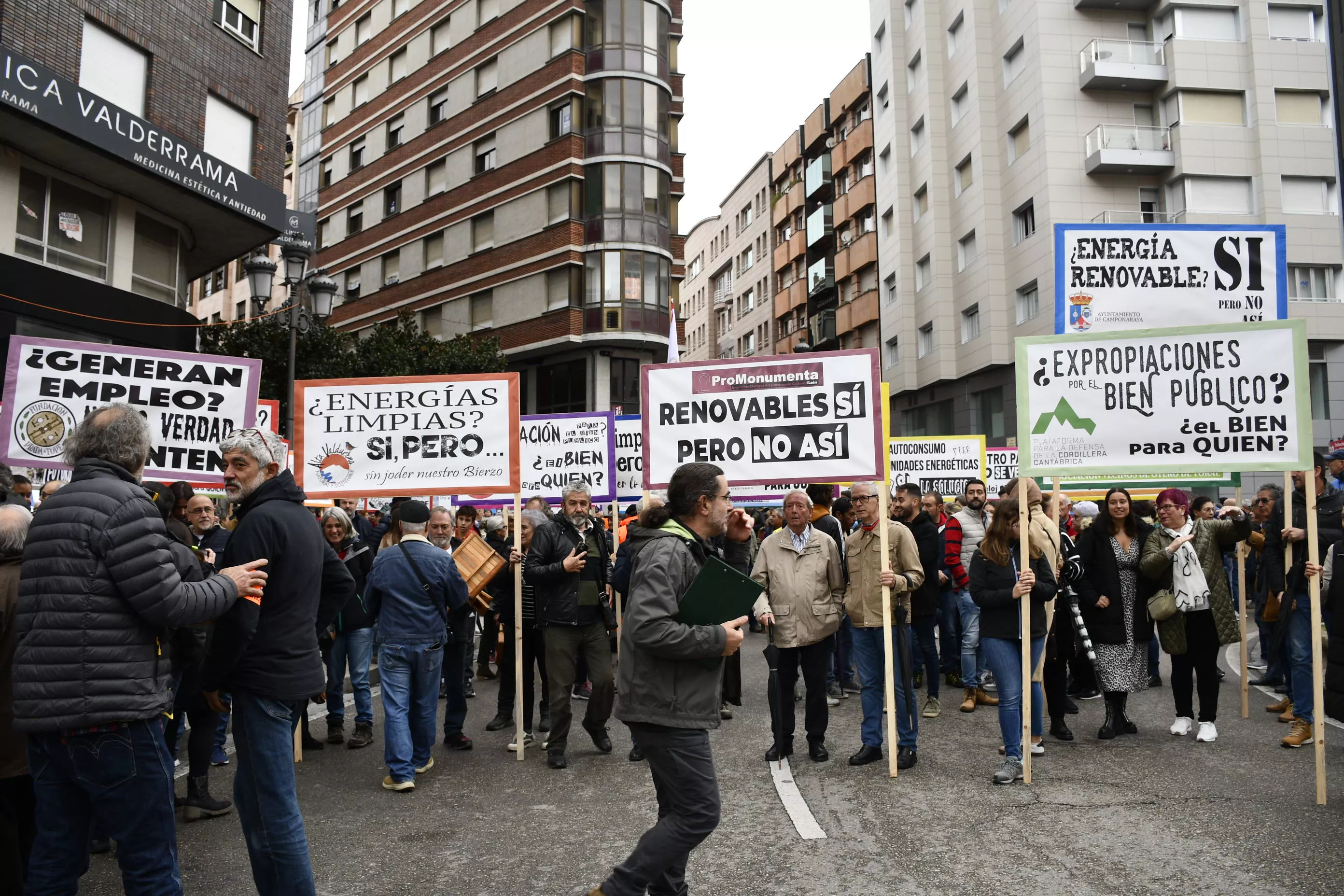  Manifestación contra la tramitación de macroparques eólicos y solares en El Bierzo