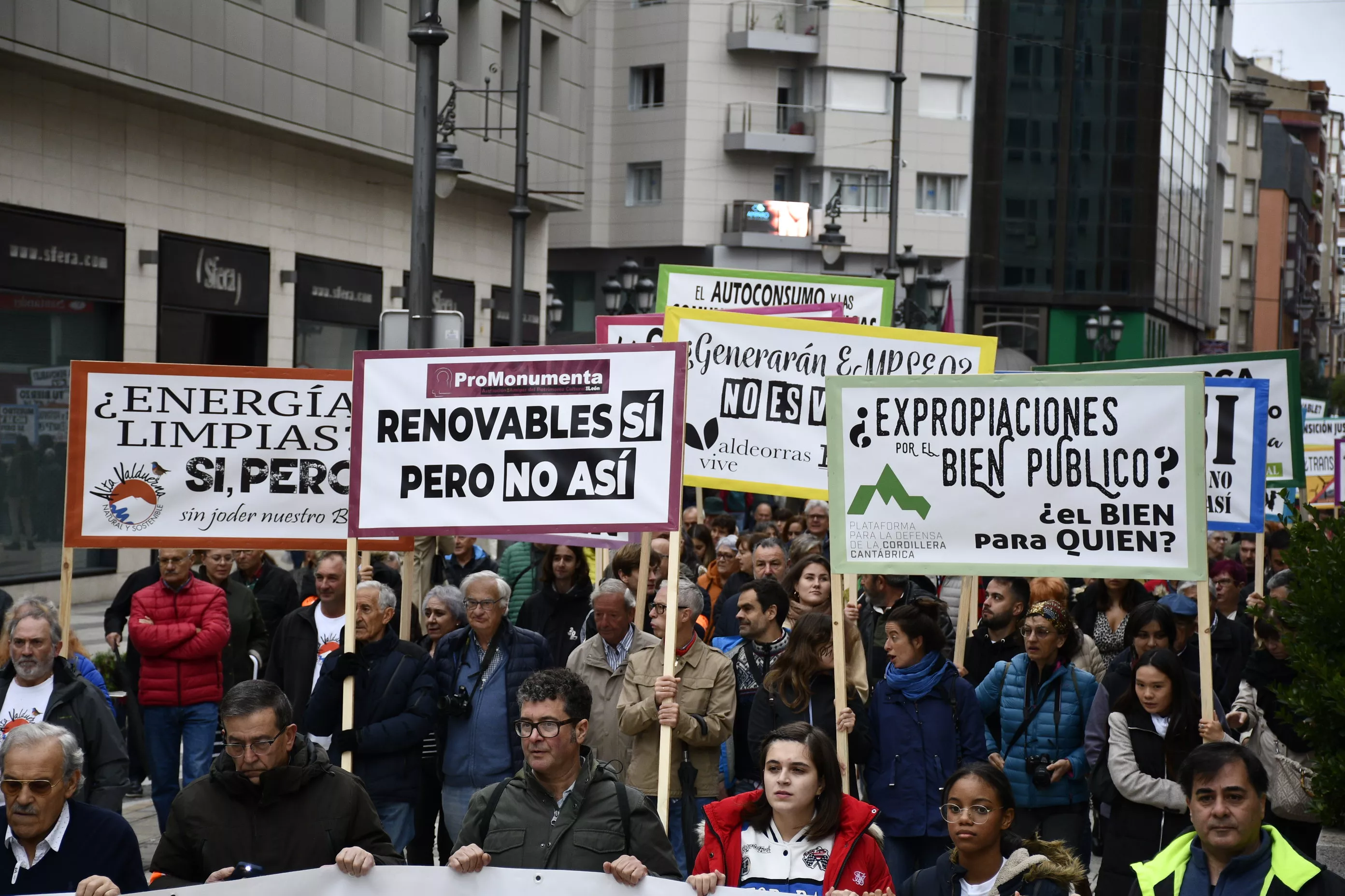  Manifestación contra la tramitación de macroparques eólicos y solares en El Bierzo