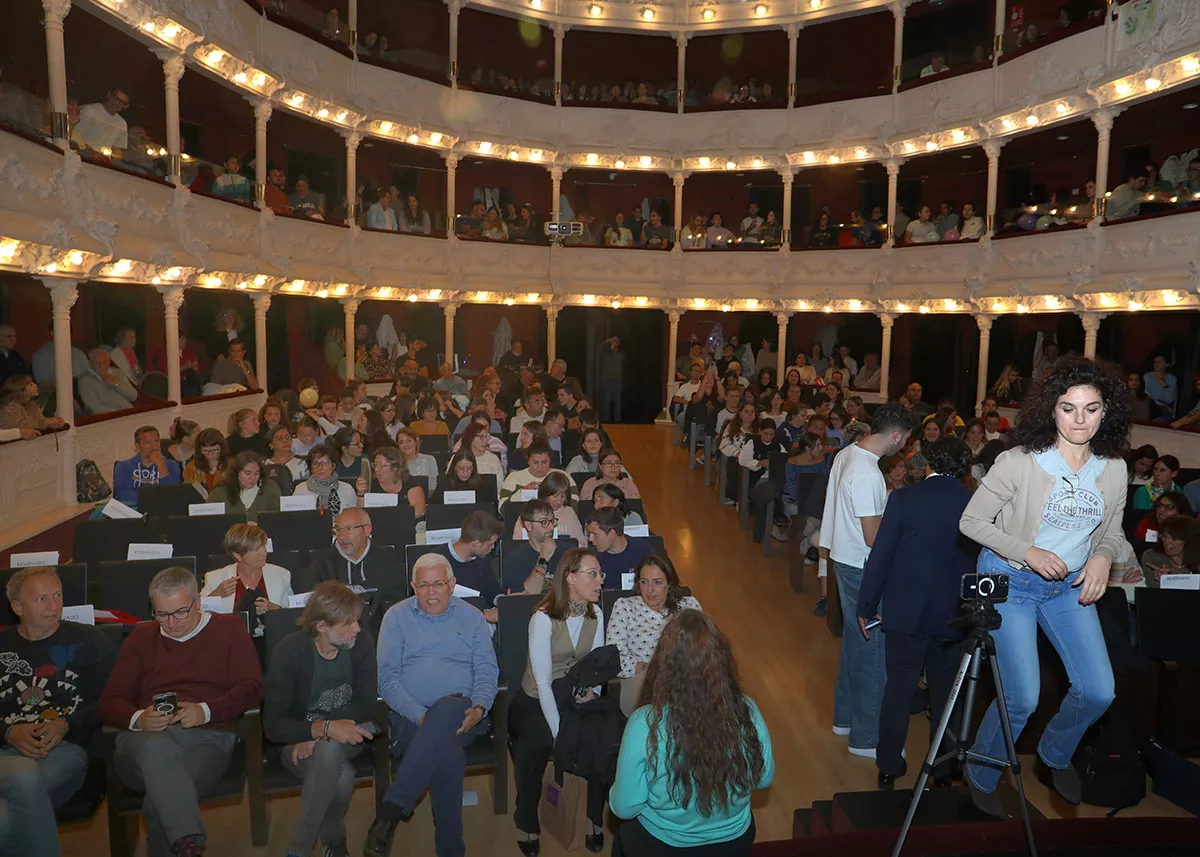 'Cuerpos especiales' con Eva Soriano y Nacho García graban el programa con público en el teatro Principal de Palencia (3)