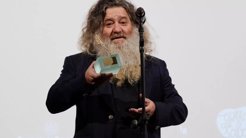 El enólogo berciano Raúl Pérez recoge emocionado la Espiga de Honor de la SEMINCI  