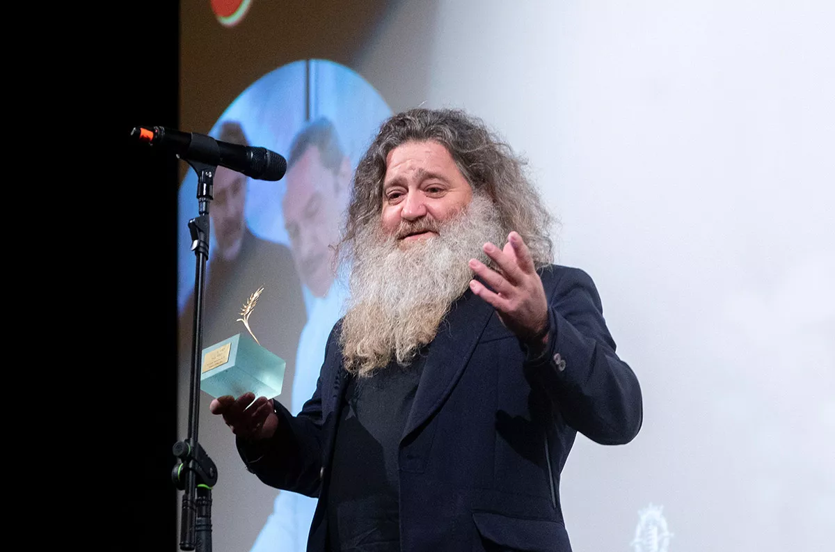 El enólogo berciano Raúl Pérez recoge emocionado la Espiga de Honor de la SEMINCI(4)