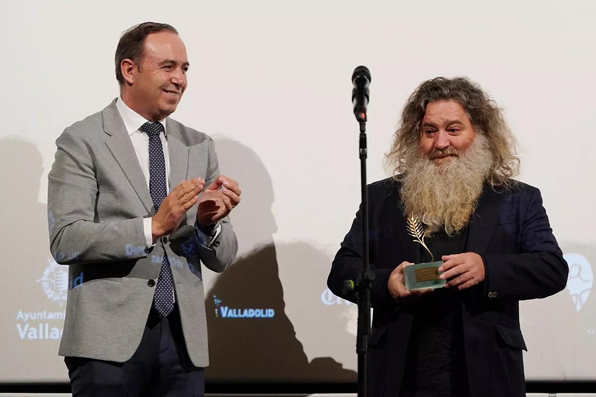 El enólogo berciano Raúl Pérez recoge emocionado la Espiga de Honor de la SEMINCI(2)